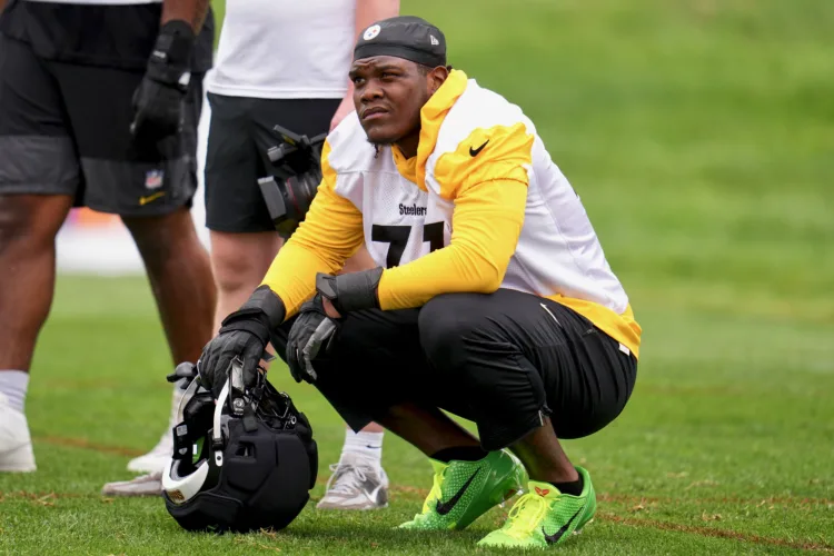 Jones not worried about his future in Pittsburgh